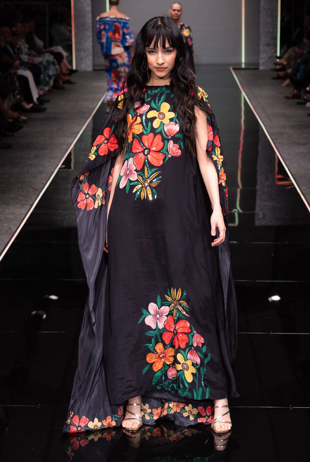 The Flores Paraíso Cape Dress